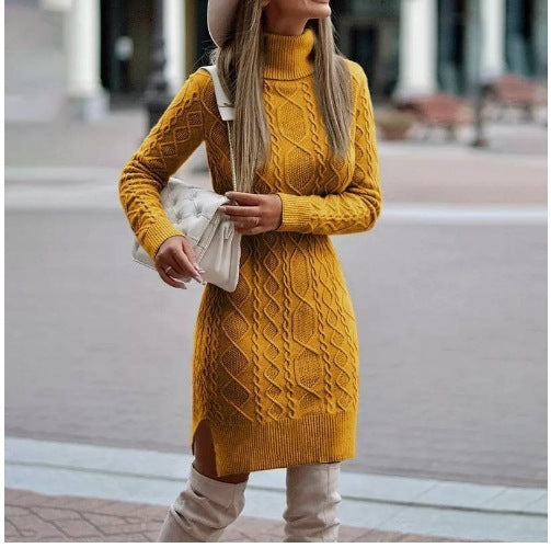 Robe tricotée à col roulé avec fente