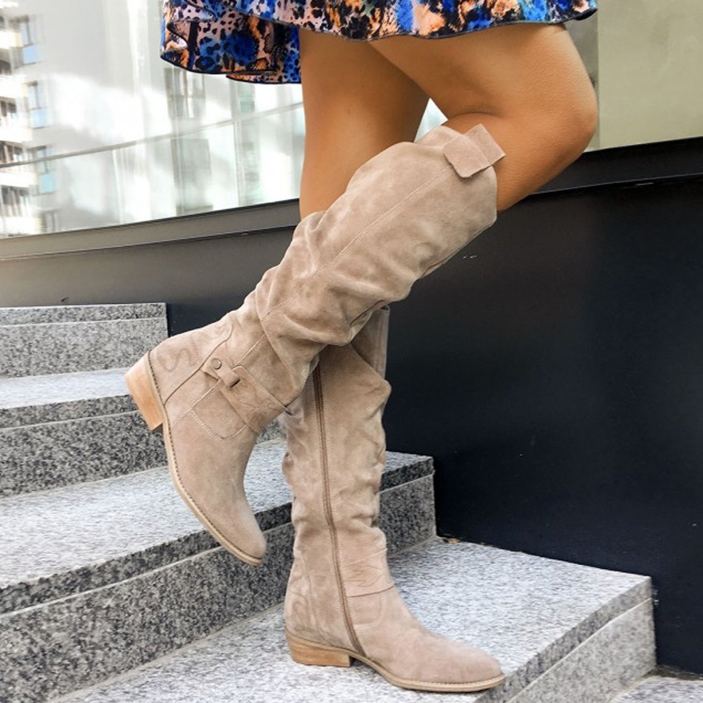 Bottes Élégantes en Suédine à talons bas